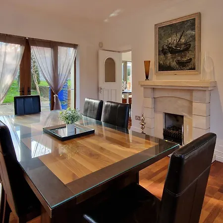 Large & Magnificent House In Landscaped Gardens Casa vacanze *