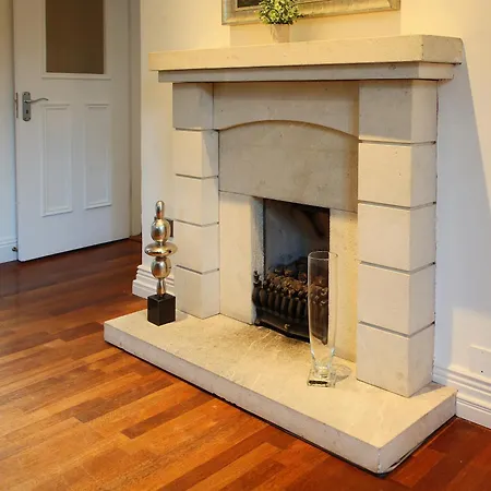 Large & Magnificent House In Landscaped Gardens *