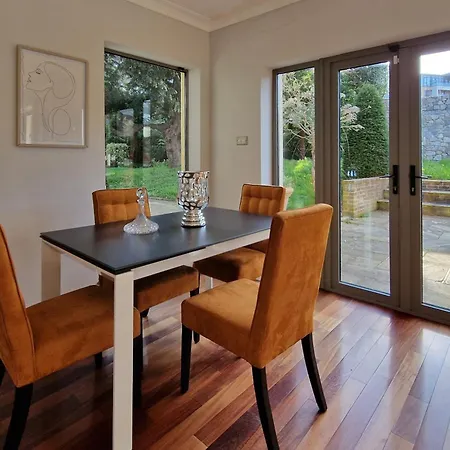 Hébergement de vacances Large & Magnificent House In Landscaped Gardens *